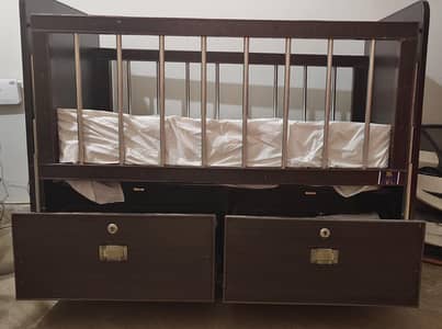 Baby cot with two drawers and molty baby mattress
