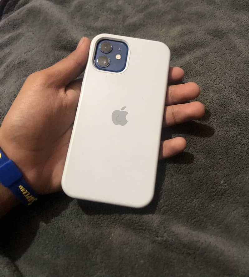 Apple iPhone 12 4