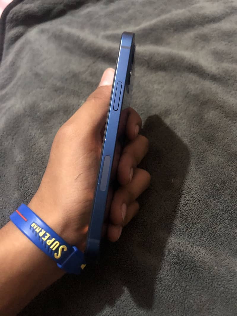 Apple iPhone 12 7