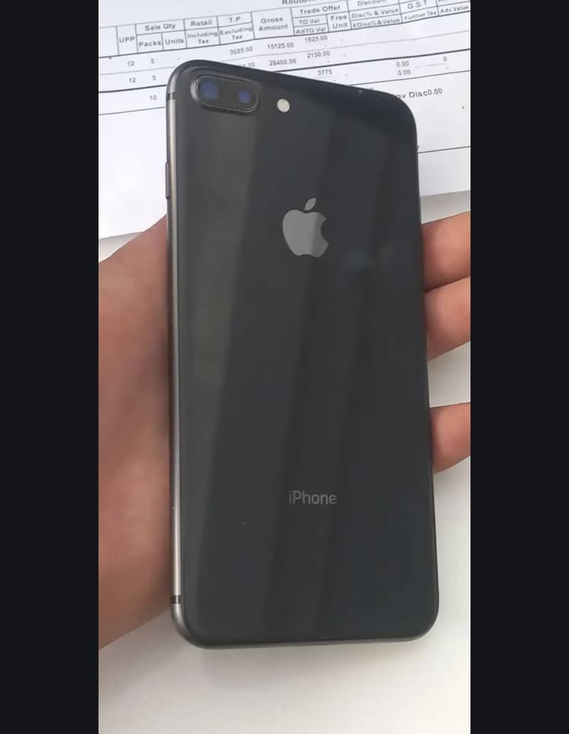 Apple iPhone 8 Plus 1