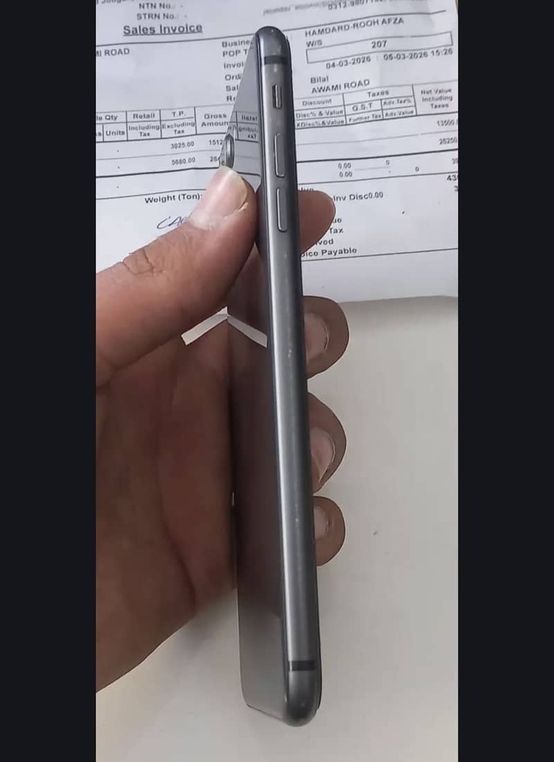 Apple iPhone 8 Plus 3