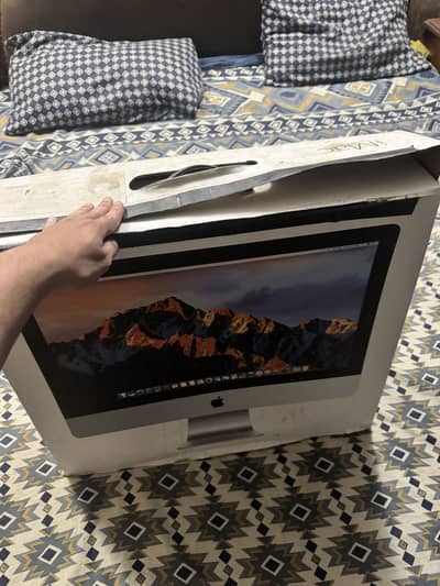 Apple iMac 21.5” Late 2015 | 8GB RAM | 1TB HDD