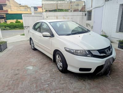 Honda City 2017 genuine neat and clean condition for family use