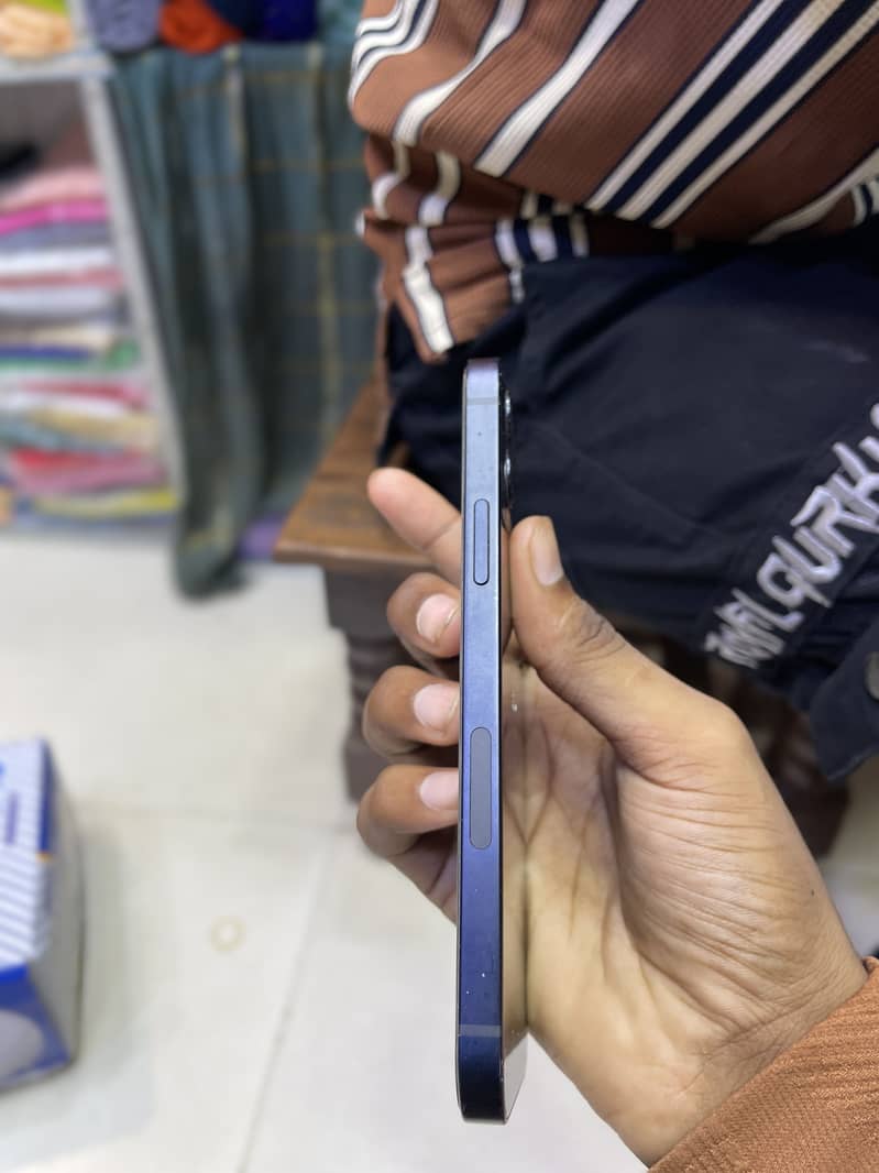Apple iPhone 12 2