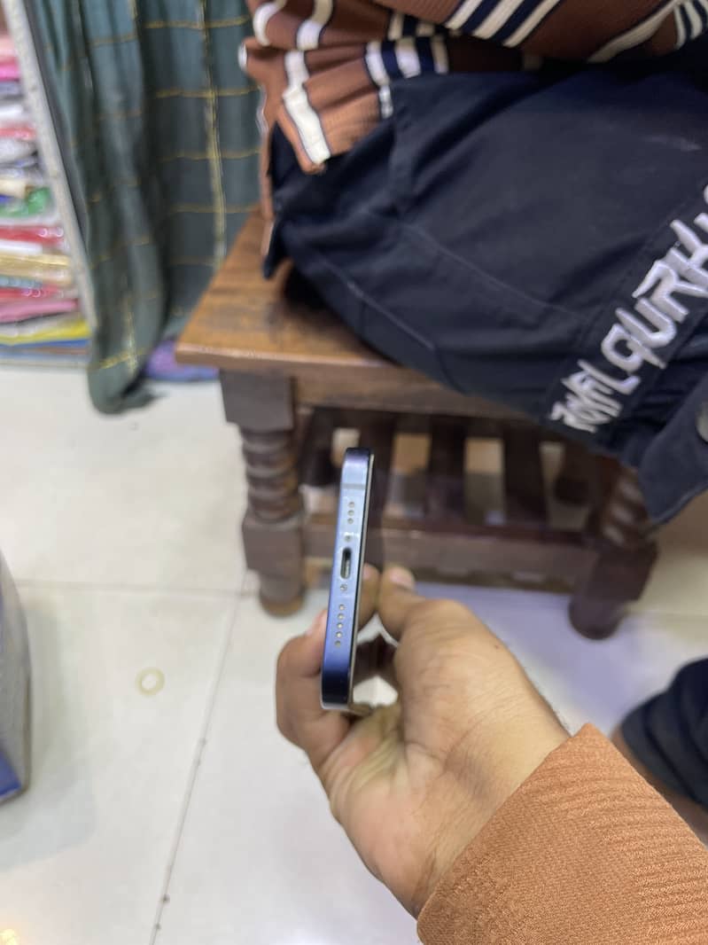 Apple iPhone 12 3