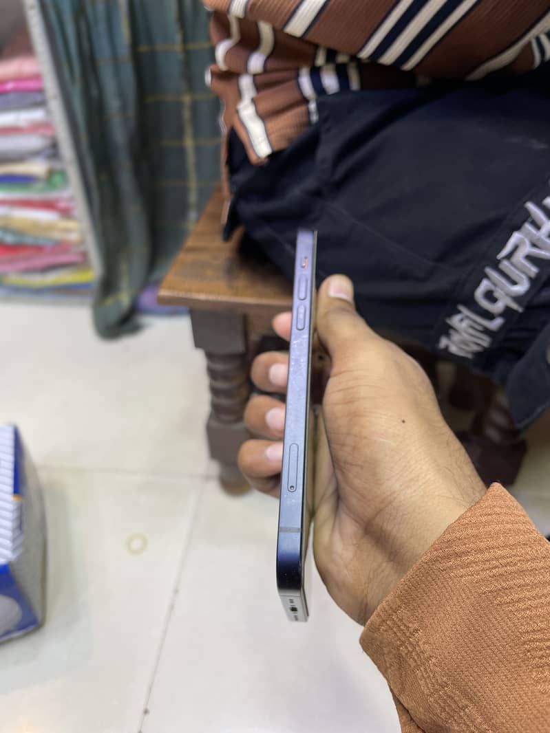 Apple iPhone 12 5
