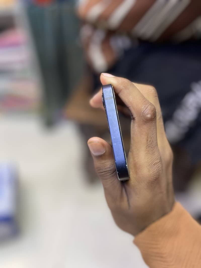 Apple iPhone 12 6