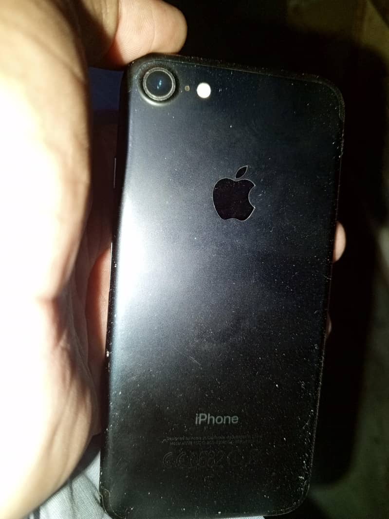 Apple iPhone 7 0