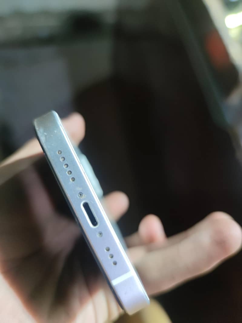Apple iPhone 13 2