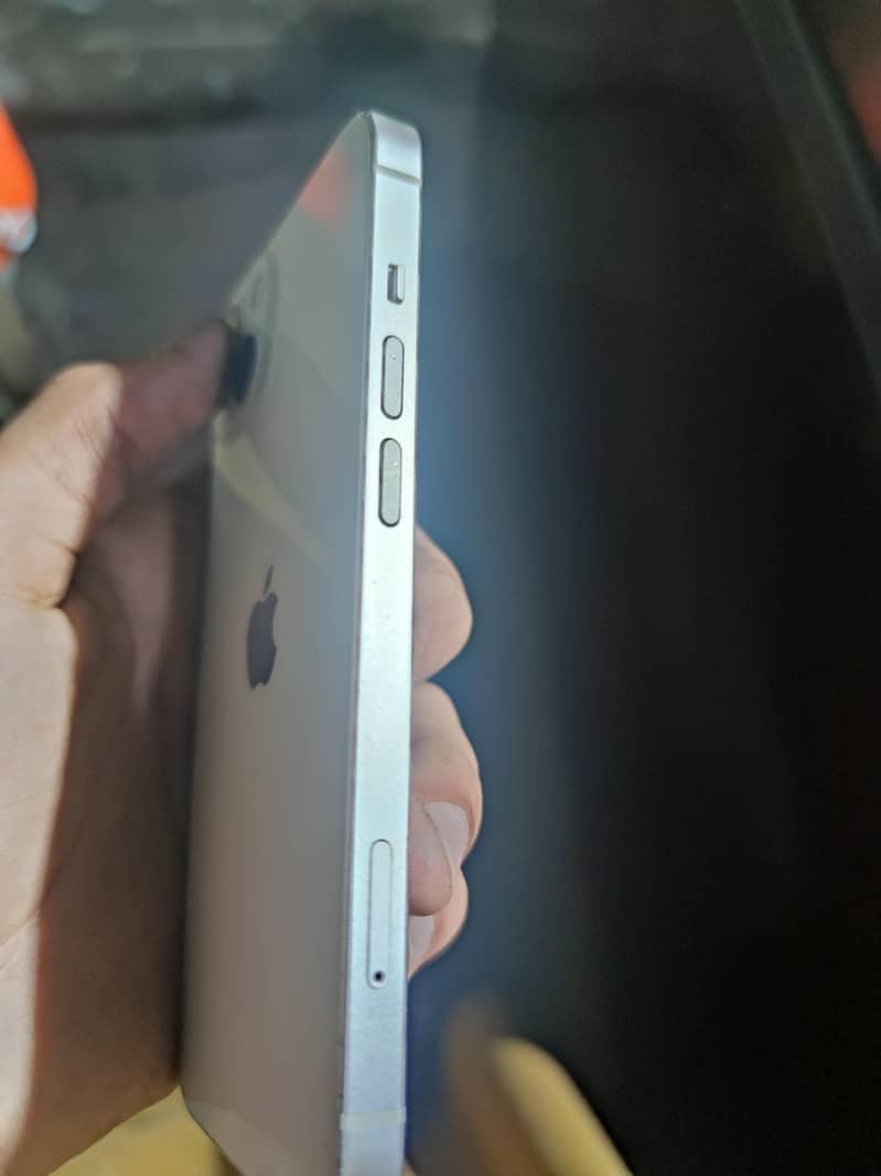 Apple iPhone 13 6