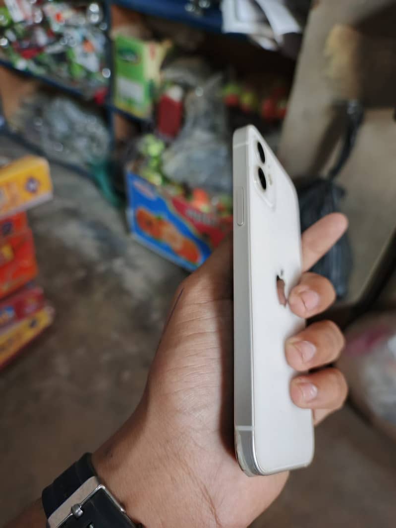 Apple iPhone 12 1