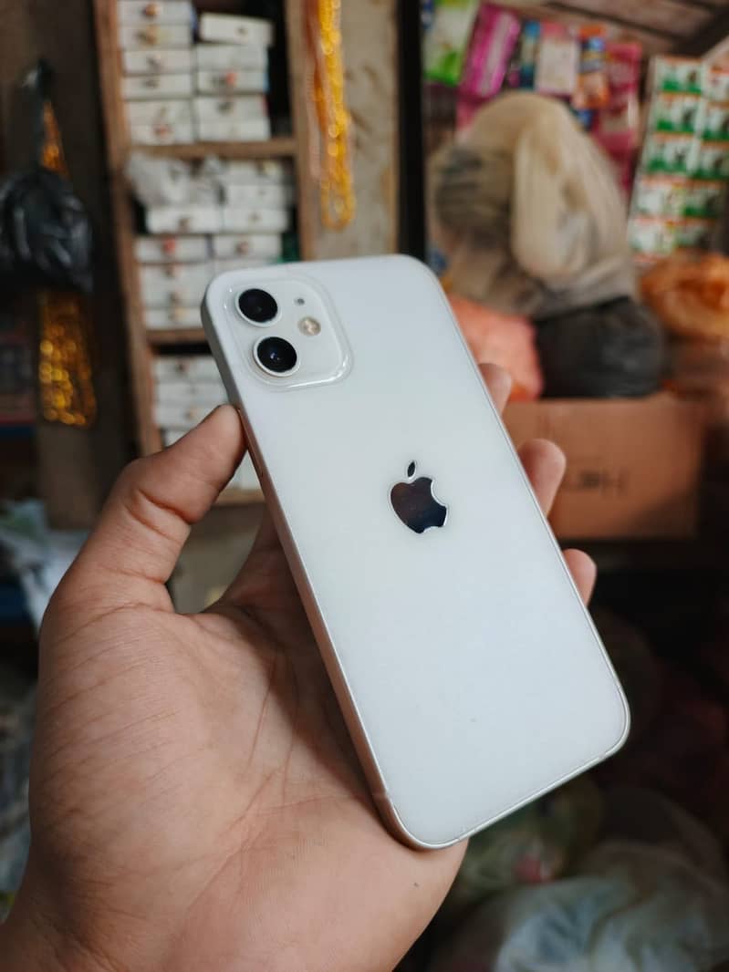 Apple iPhone 12 4