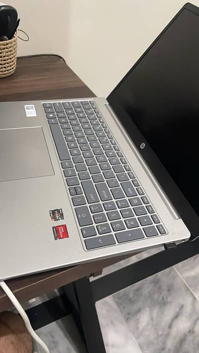RYZEN 5 7430U HP LAPTOP with RADEON GRAPHICS