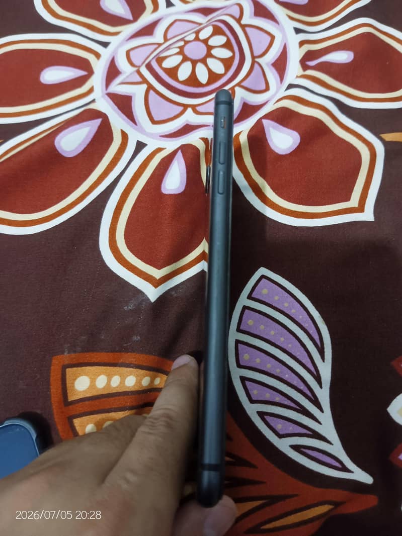 Apple iPhone 8 Plus 3