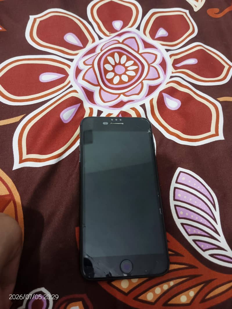 Apple iPhone 8 Plus 4