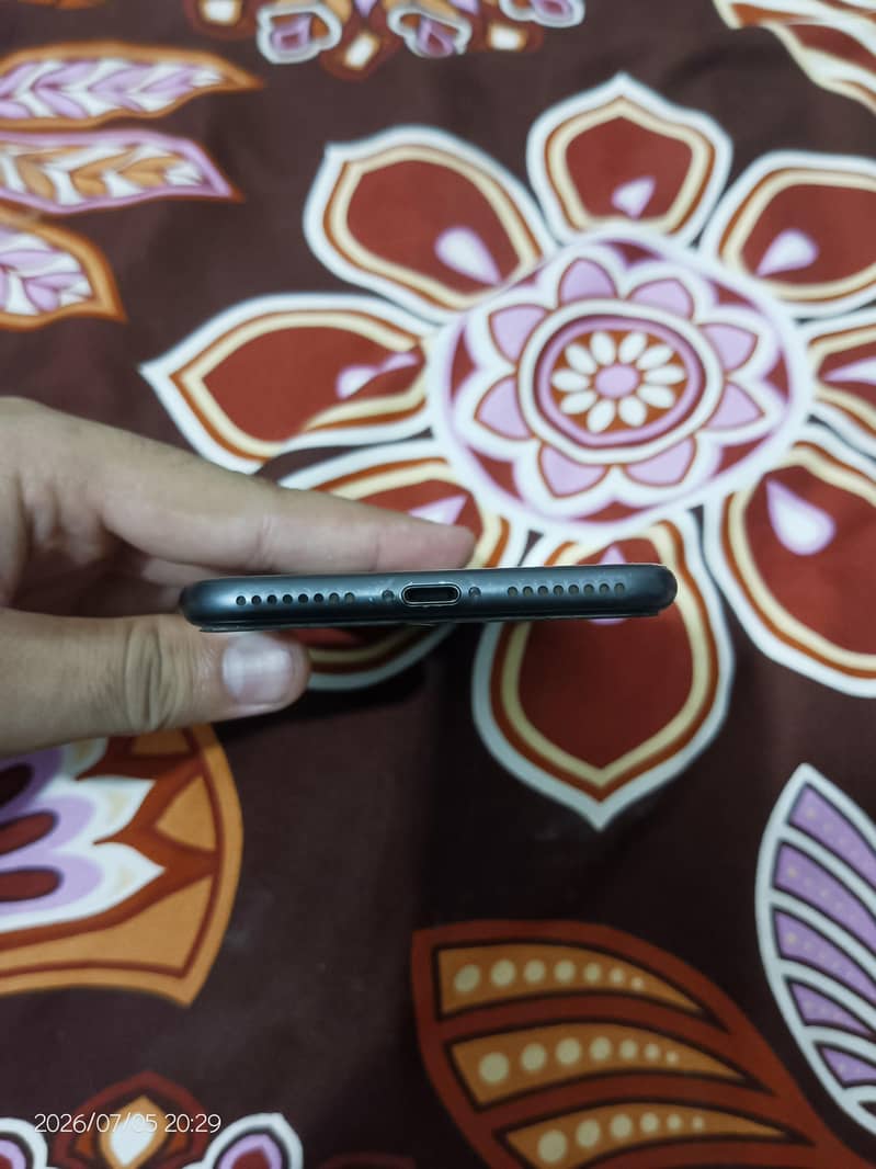 Apple iPhone 8 Plus 9