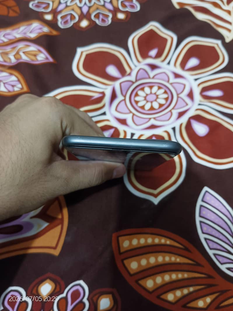 Apple iPhone 8 Plus 11