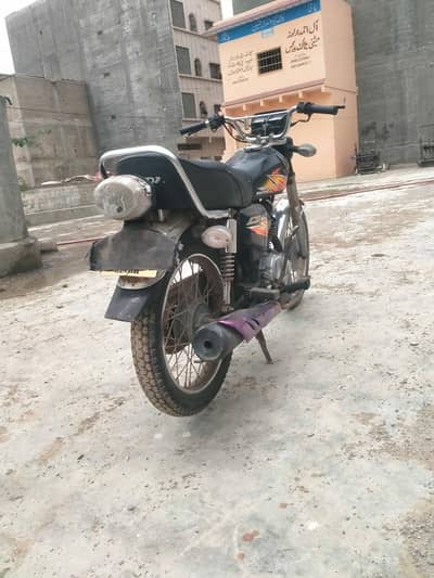 Honda 125 black color