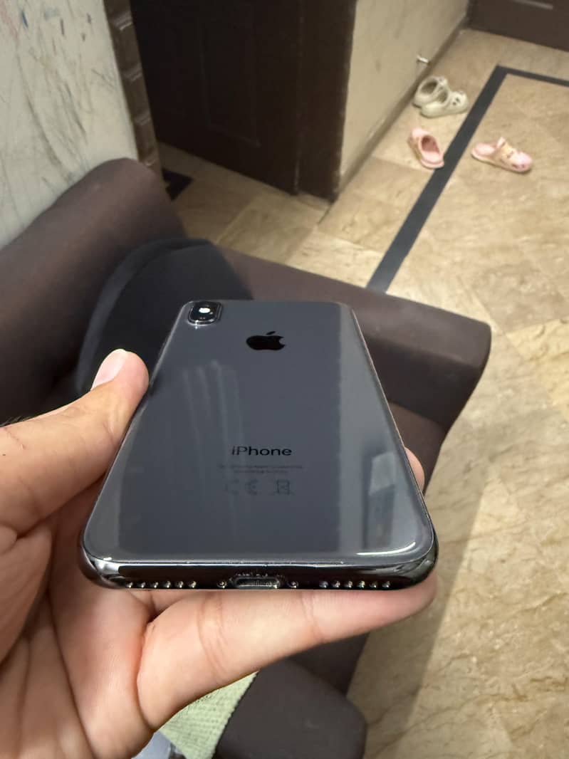 Apple iPhone X 4