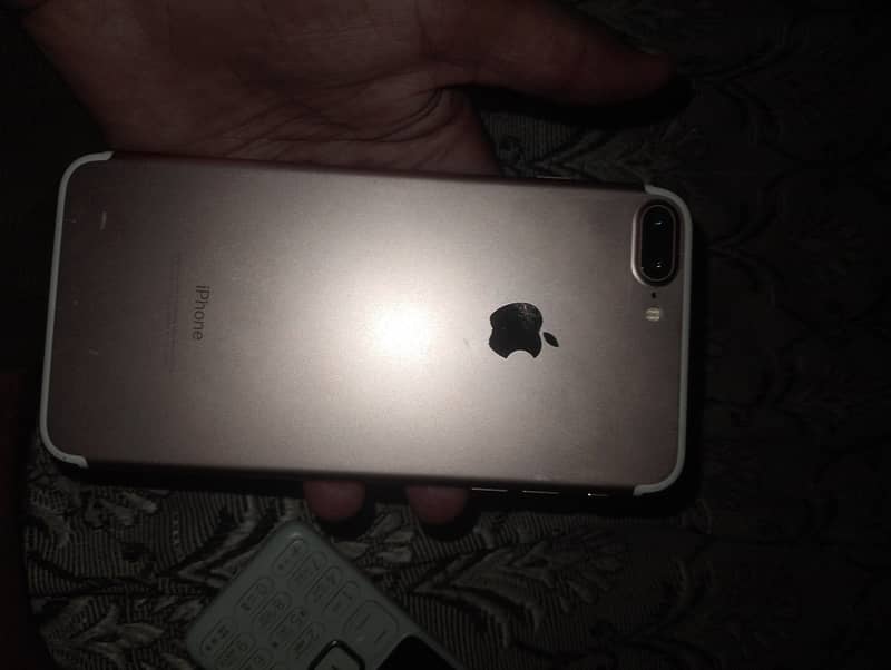Apple iPhone 7 Plus 0