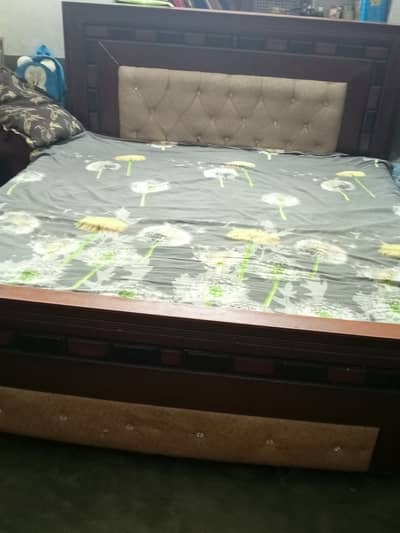 Bed set with side tables and dressing table