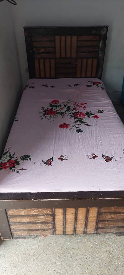 wooden Single bed with mattress