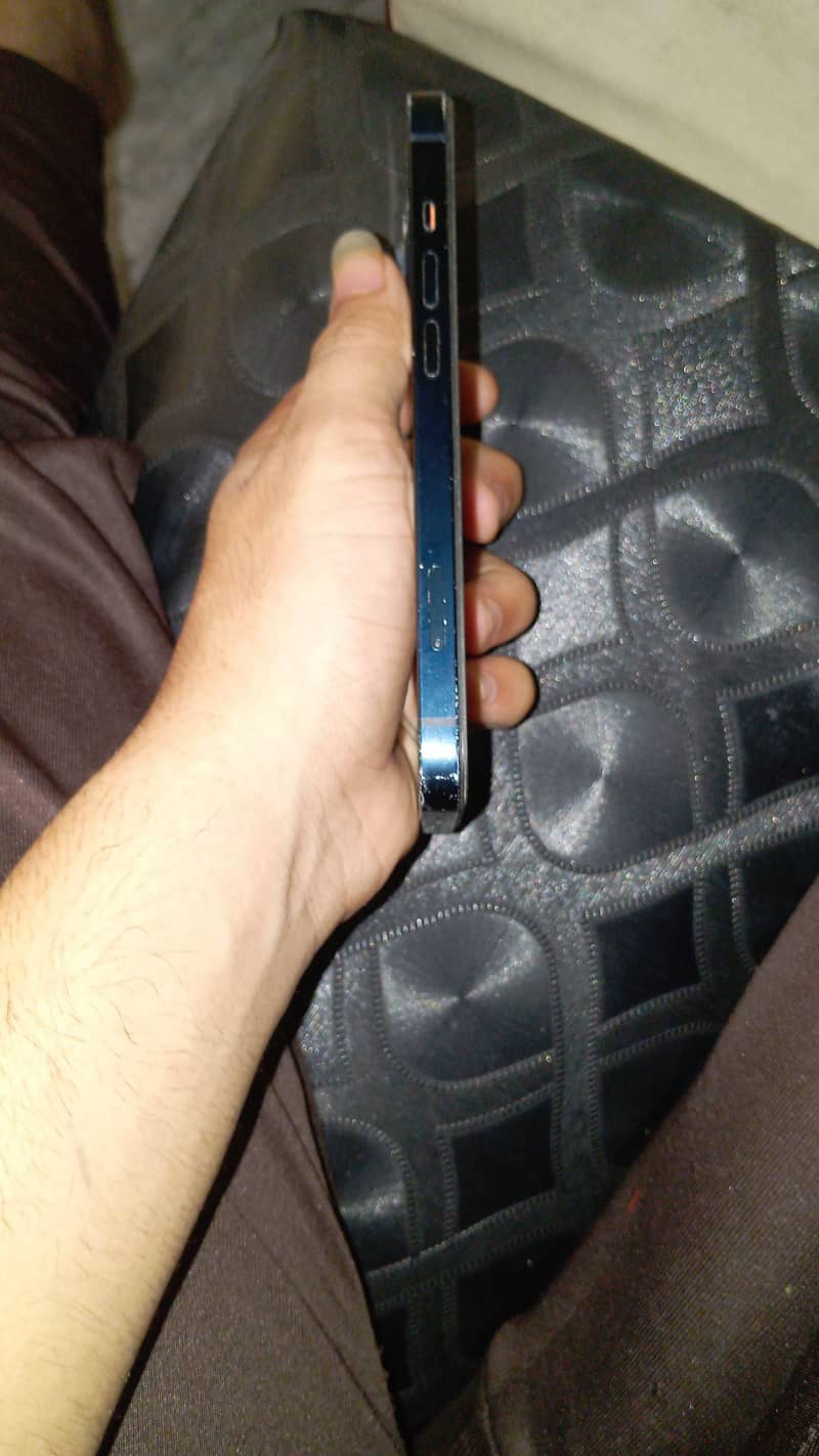Apple iPhone 13 2