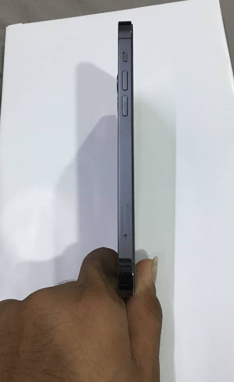 Apple iPhone 12 pro 5