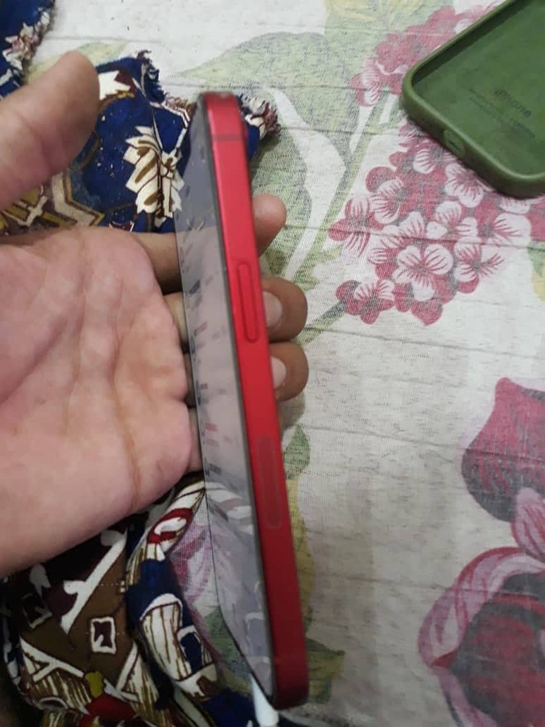 Apple iPhone 13 2