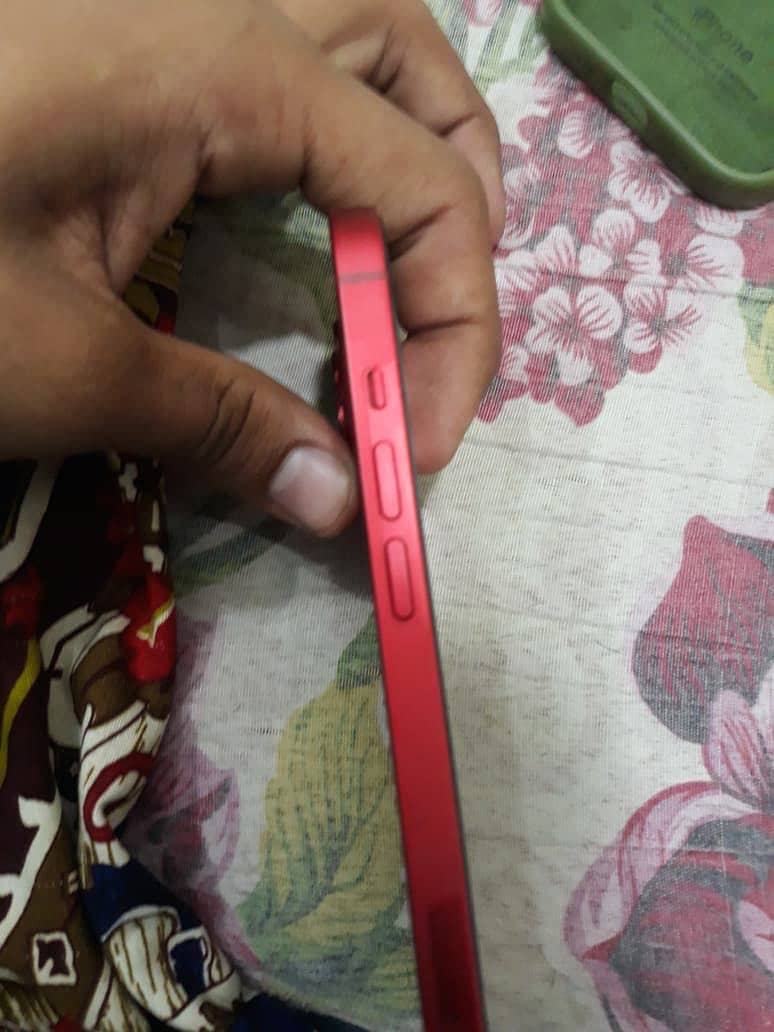 Apple iPhone 13 7