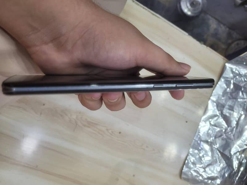 Sharp Aquos Zero 2 4