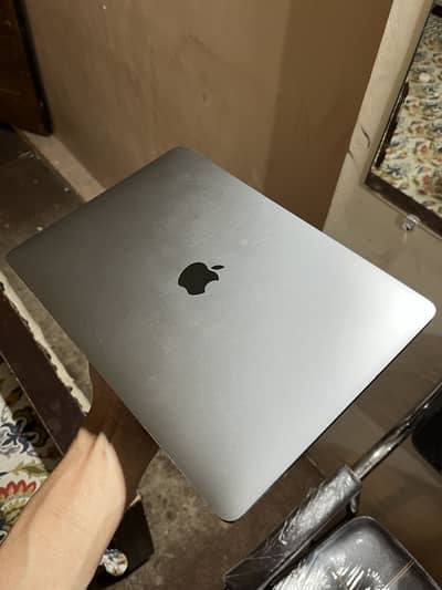 Apple MacBook Pro 2017 (13-inch) with box