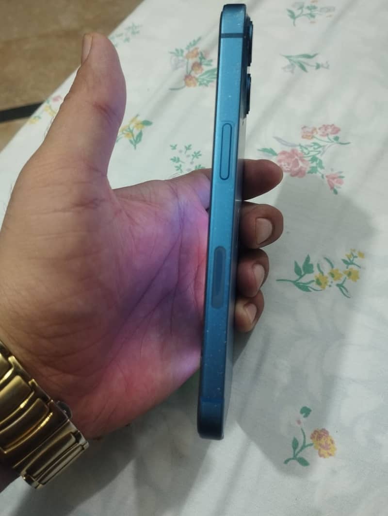 Apple iPhone 13 2