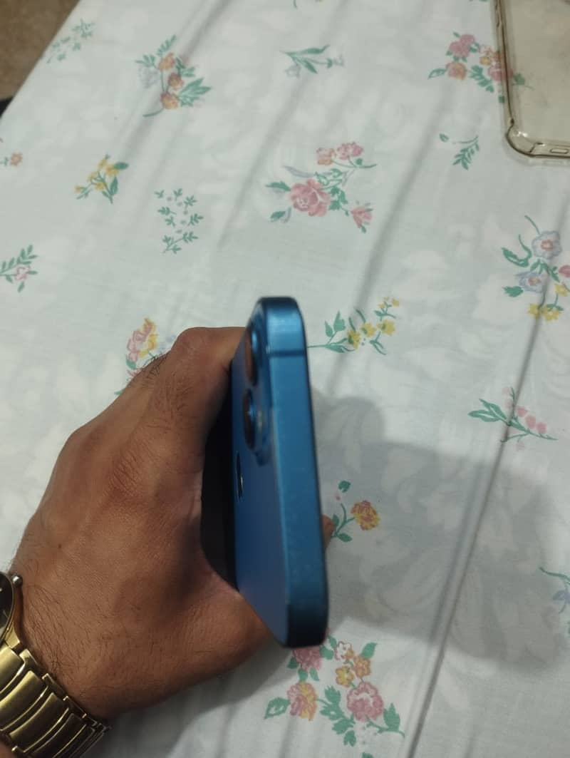 Apple iPhone 13 4