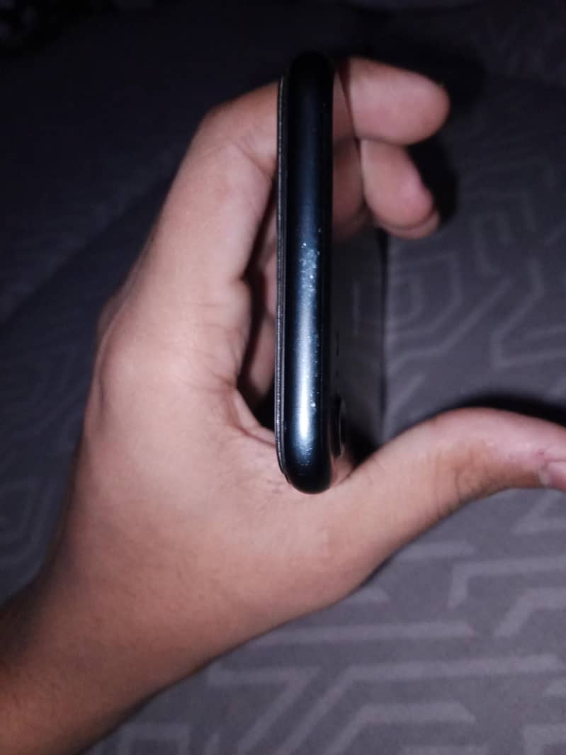Apple iPhone 7 4