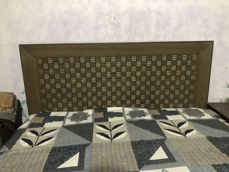 Bed tables 0