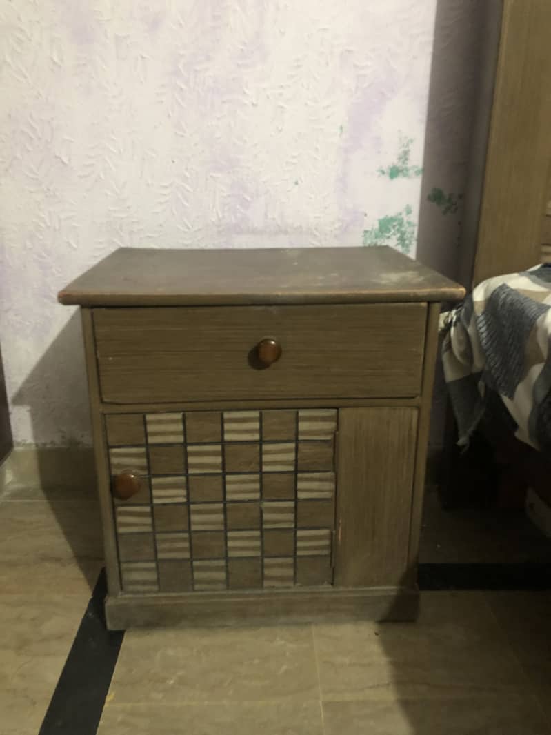 Bed tables 4