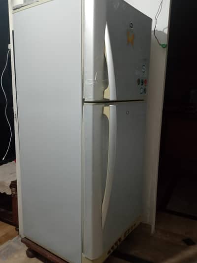PELL REFRIGRATOR MEDIUM SIZE