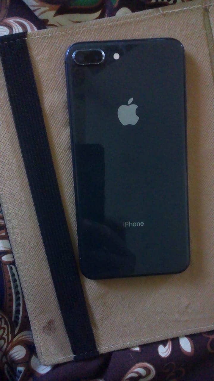 Apple iPhone 8 Plus 3