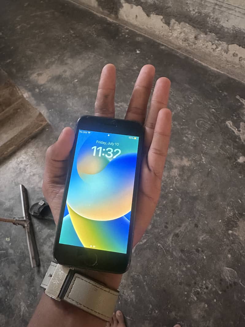 Apple iPhone 8 0