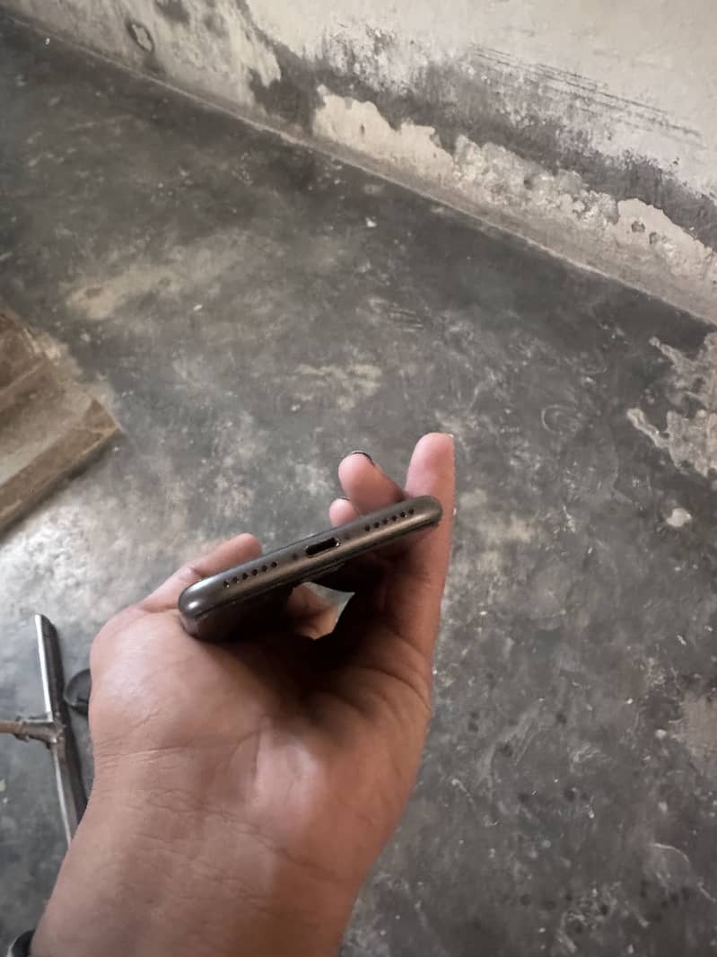 Apple iPhone 8 1