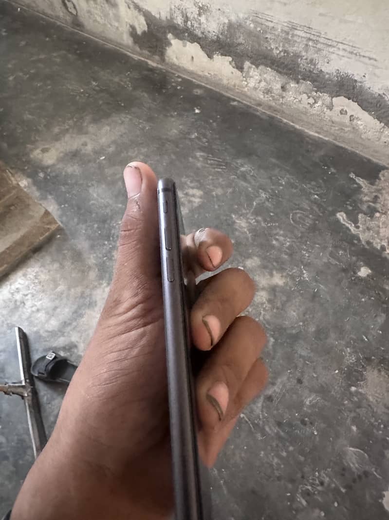 Apple iPhone 8 4