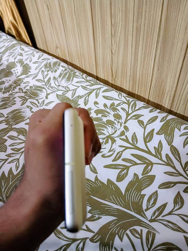 Google Pixel 7 4