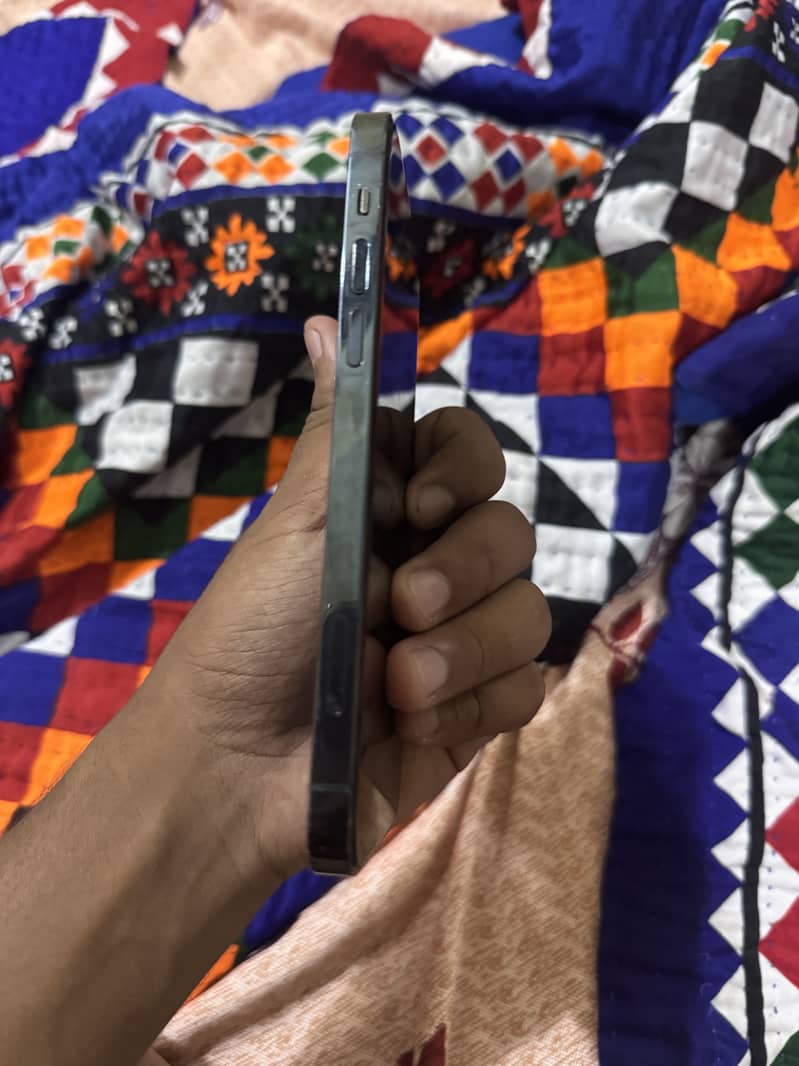 Apple iPhone 12 Pro 4