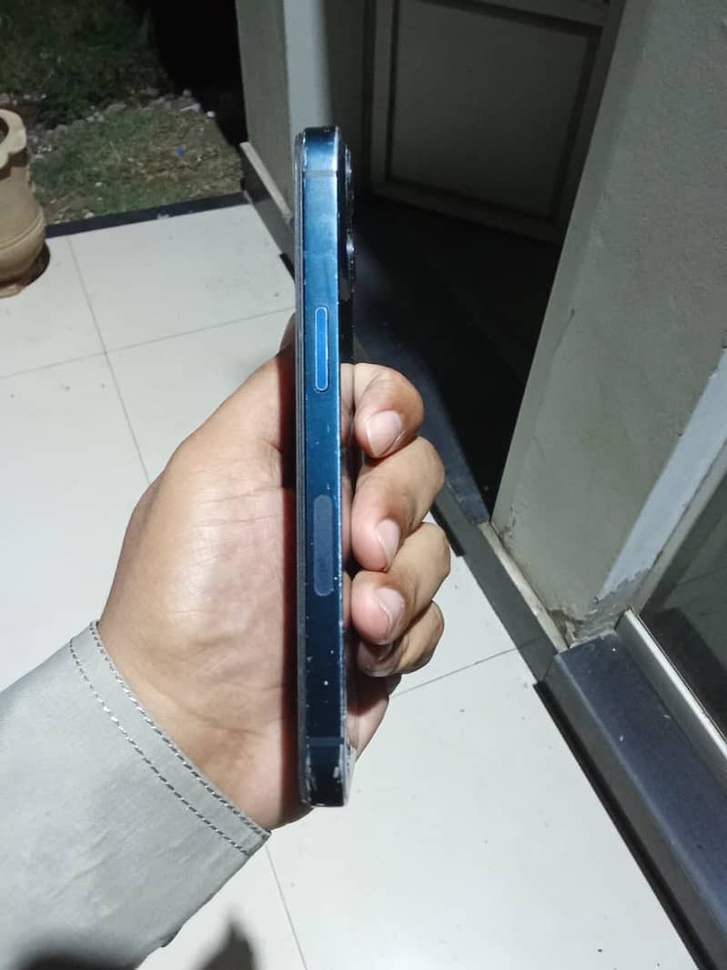 Apple iPhone 13 1