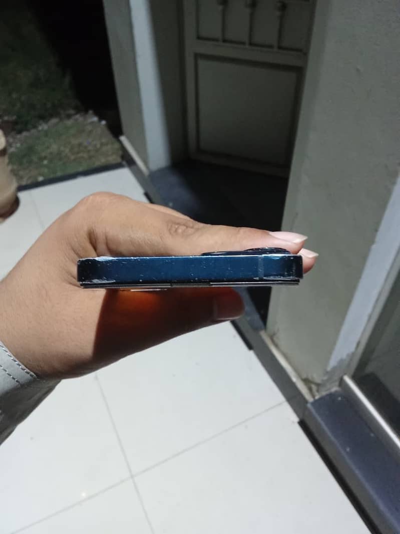 Apple iPhone 13 2