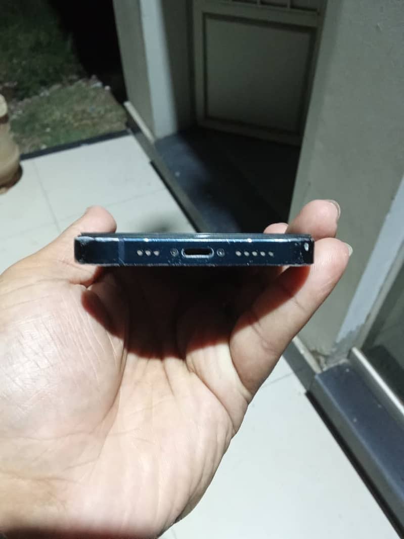 Apple iPhone 13 4