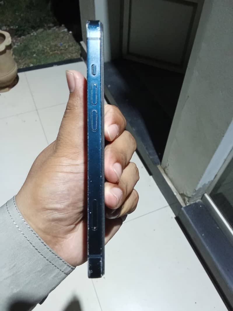 Apple iPhone 13 5