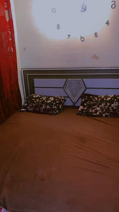 Bed almari two peace and dressing table in good condition