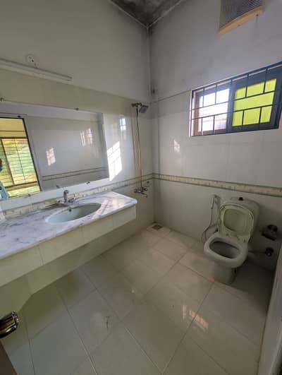 F-11 Excellent Separate Gate 600 SQY Upper Portion Proper 3 Bedrooms, Proper 3 Attached Bathrooms Modern Fittings Along With Marble Flooring